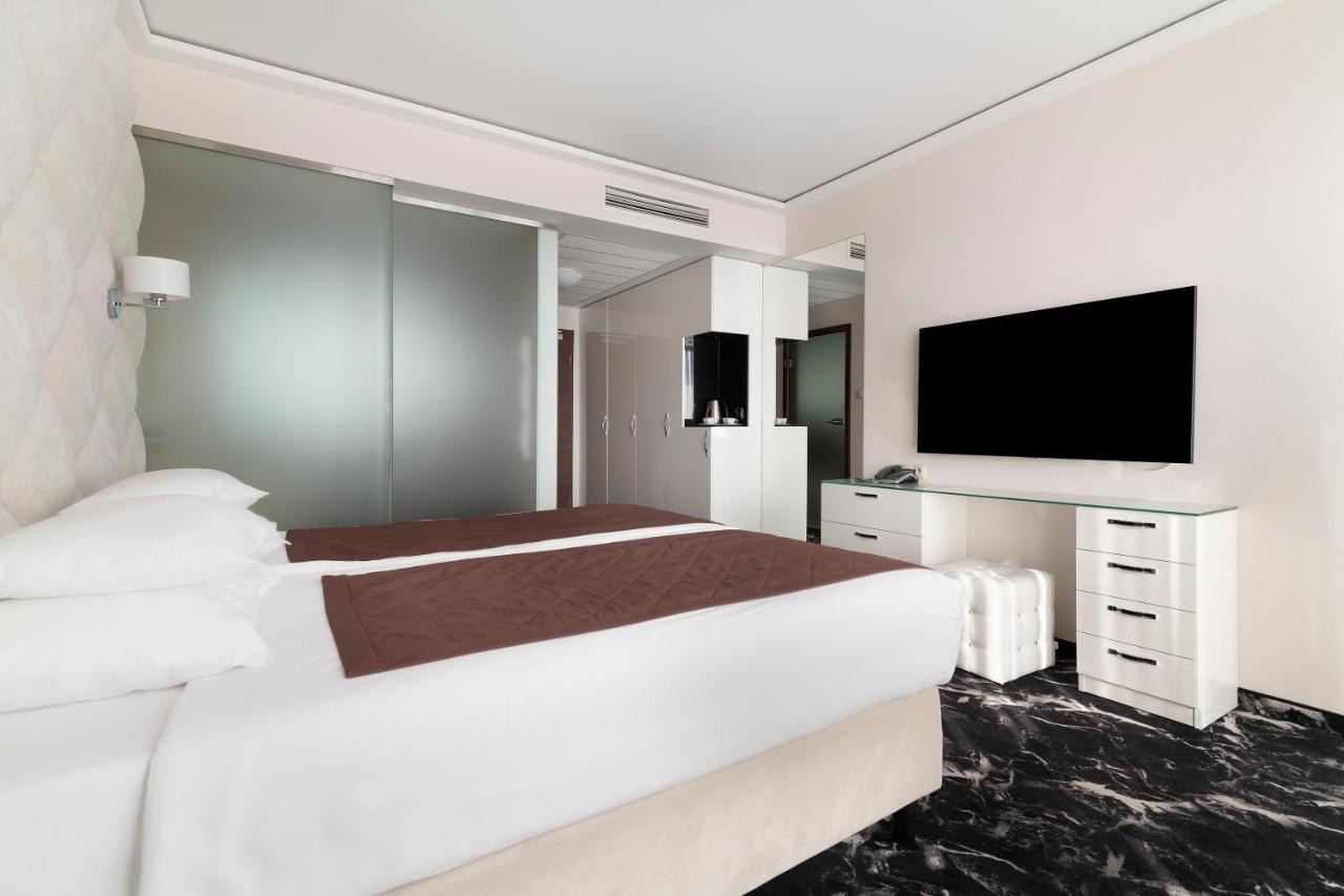 Odyssey Clubhotel Wellness & Spa Adults Only Kielce Eksteriør billede